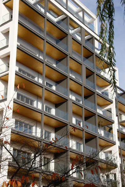 Wunderschöne, helle 2-Zimmer-Wohnung In Wassernähe! — photo 1